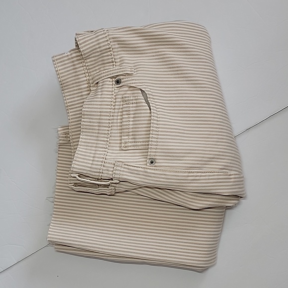 OLD NAVY MID-RISE BOY FRIEND Cut-Off JEANS/ SIZE 10. - Picture 10 of 11